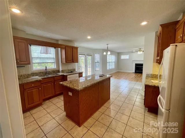 $2,000 | 4827 32nd St Lane Northeast, Hickory, NC 28601