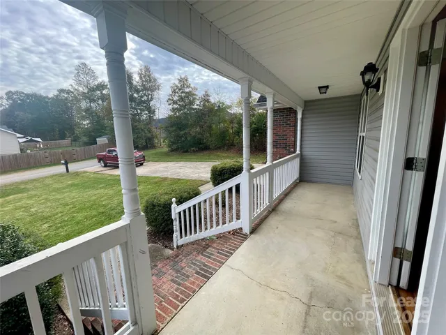 $2,000 | 4827 32nd St Lane Northeast, Hickory, NC 28601