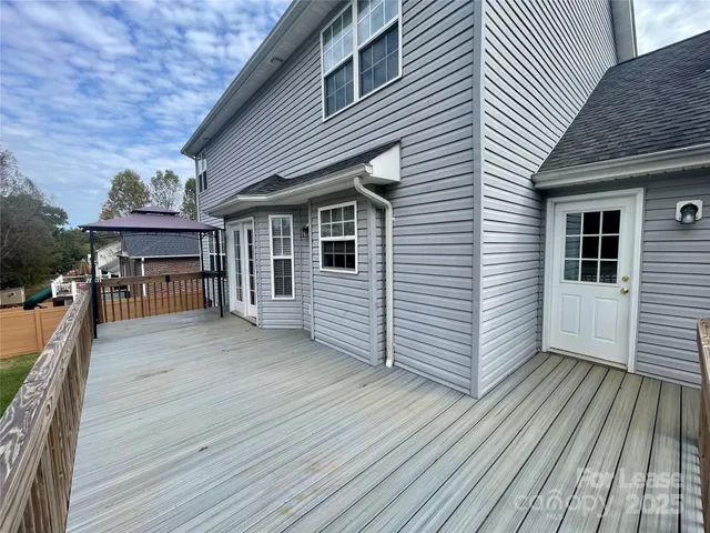 $2,000 | 4827 32nd St Lane Northeast, Hickory, NC 28601