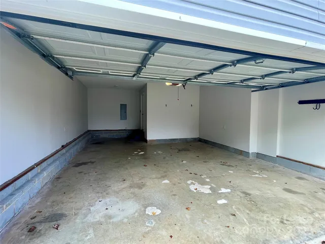 $2,000 | 4827 32nd St Lane Northeast, Hickory, NC 28601