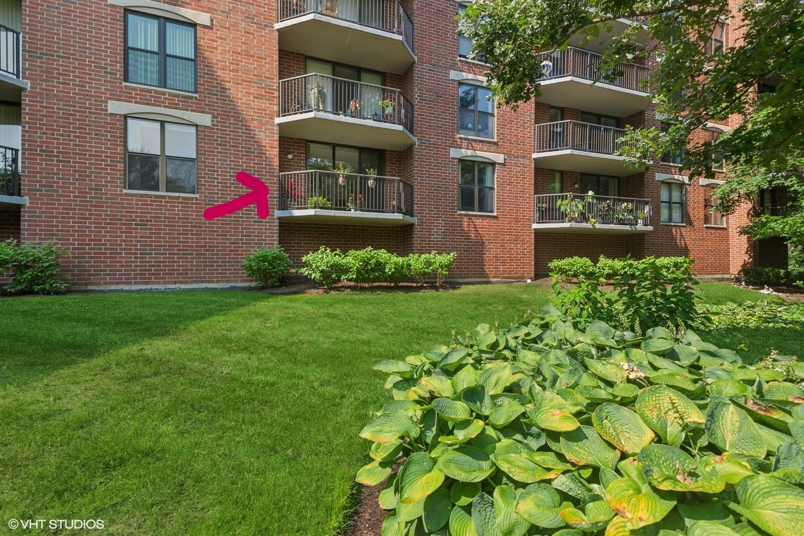 511 Aurora Avenue, Unit 108 Naperville, IL 60540 - Photo 20 of 32 a front view of a house with garden