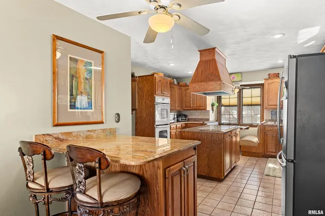 $449,900 | 2110 Highwood Avenue, Pekin, IL 61554