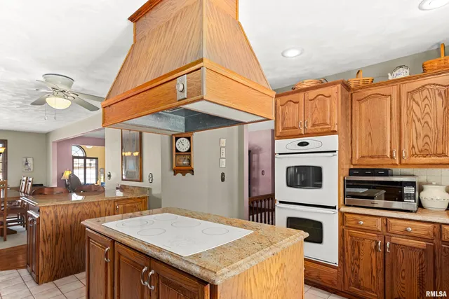 $449,900 | 2110 Highwood Avenue, Pekin, IL 61554