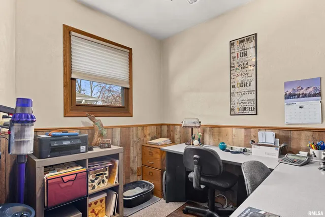 $449,900 | 2110 Highwood Avenue, Pekin, IL 61554