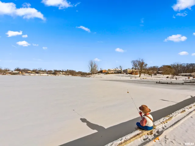 $449,900 | 2110 Highwood Avenue, Pekin, IL 61554