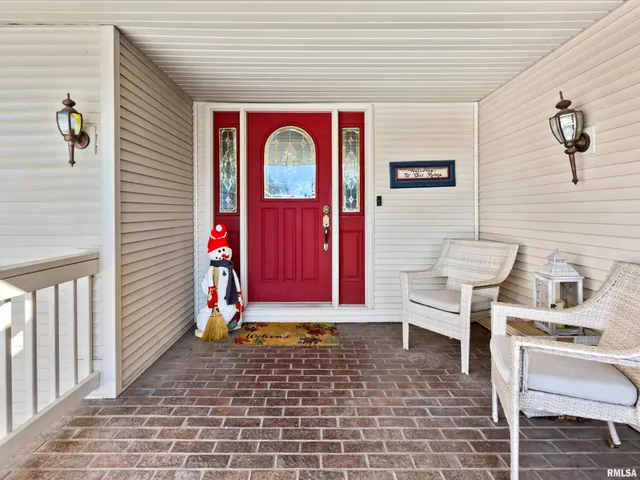 $449,900 | 2110 Highwood Avenue, Pekin, IL 61554