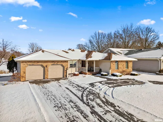 $449,900 | 2110 Highwood Avenue, Pekin, IL 61554