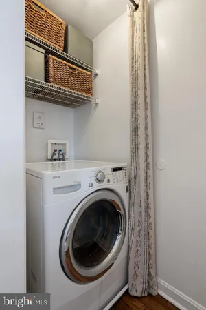a view of a utility room with dryer and washer