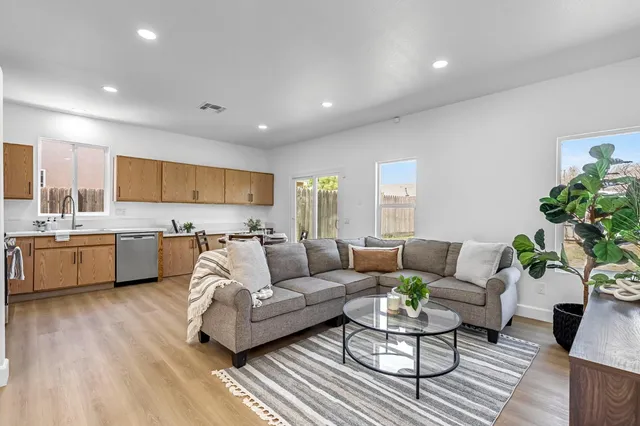 $424,000 | 717 Nicklaus Court, Atwater, CA 95301