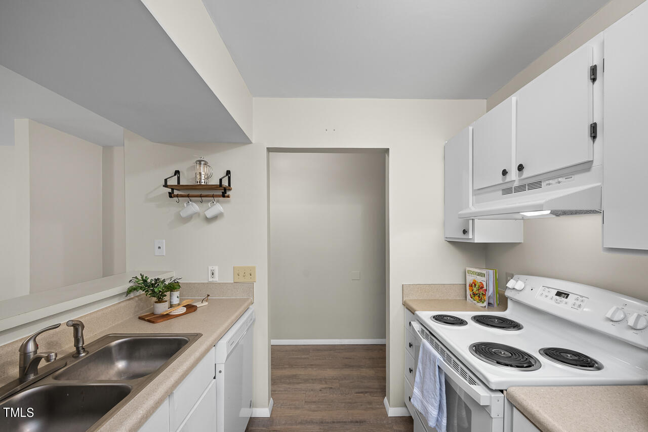 3704 Chimney Ridge Place, Unit 104 Durham, NC 27713 - Photo 13 of 24 3704-no104-chimney-ridge-16