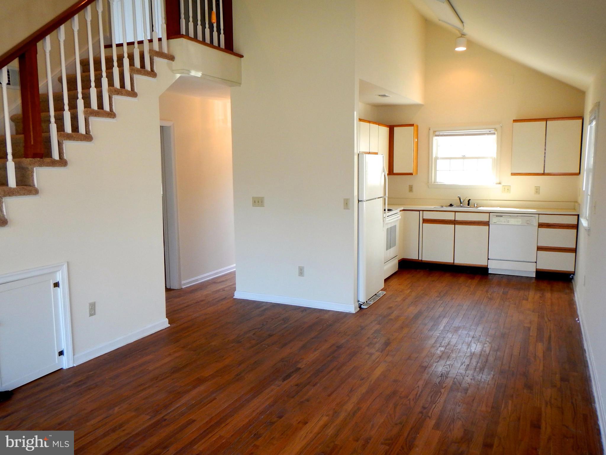 118 Riverside Terrace, Unit 8 Chestertown, MD 21620 - Photo 12 of 29 Family & Living Room