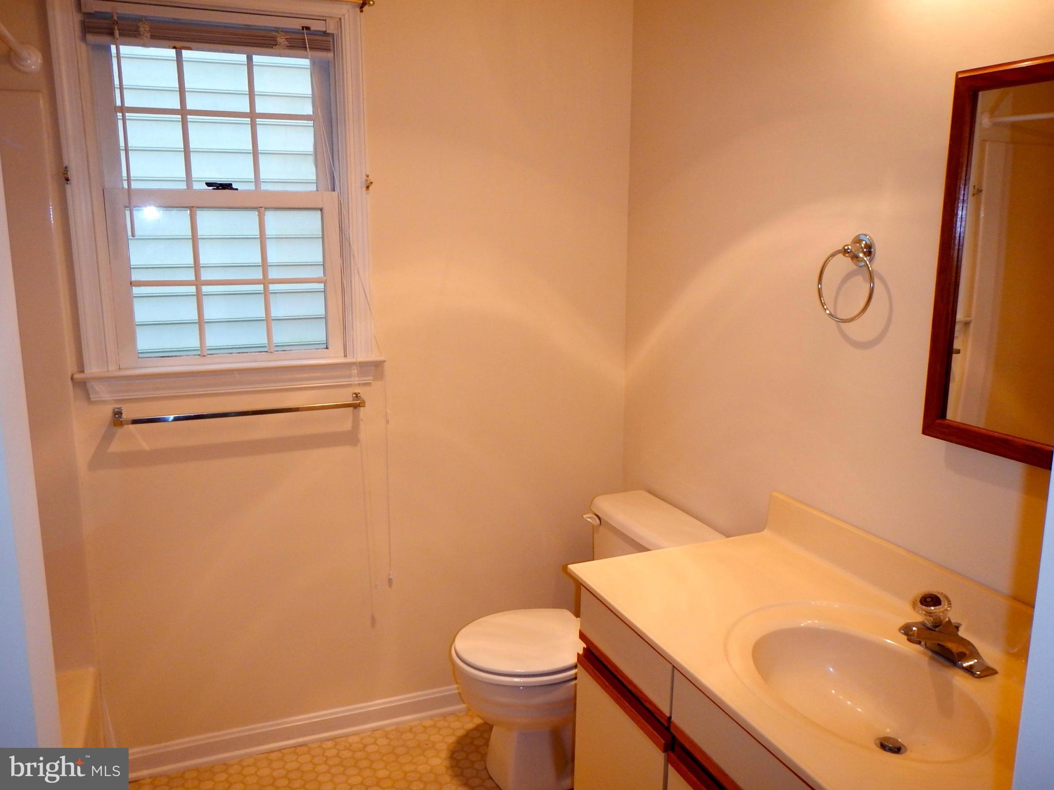 118 Riverside Terrace, Unit 8 Chestertown, MD 21620 - Photo 20 of 29 1st Floor Bath