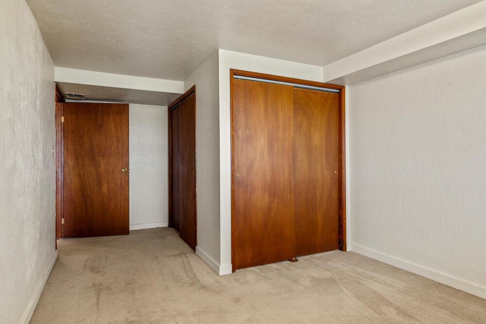 23131 North Poe Valley Road Klamath Falls, OR 97603 - Photo 32 of 45 an empty room with closet and a window