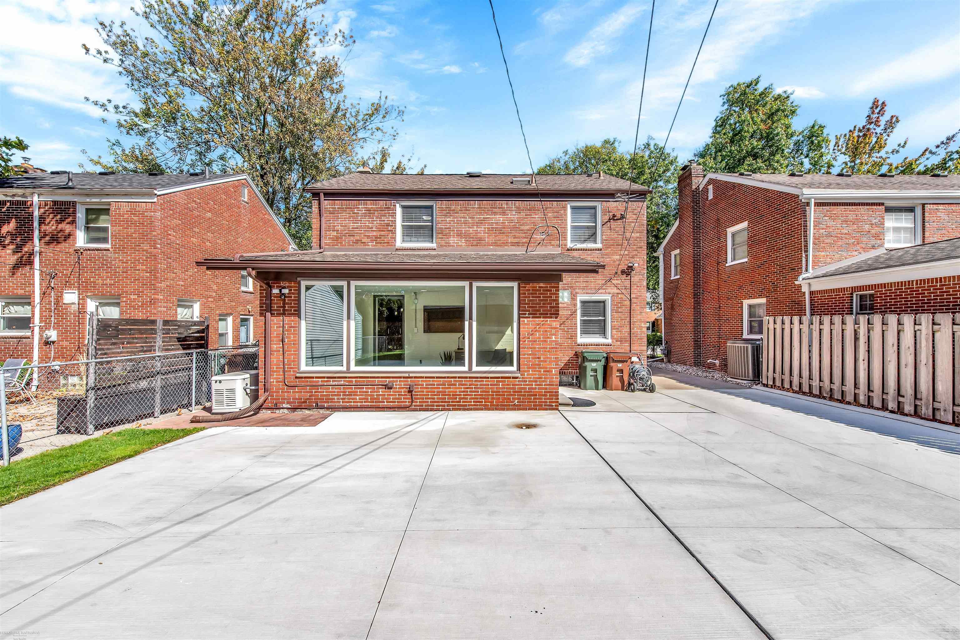 1725 Newcastle Road Grosse Pointe Woods, MI 48236 - Photo 35 of 37