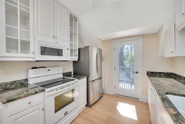 $2,500 | 156 Shady Brook Circle, Unit 301, St. Simons Island, GA 31522