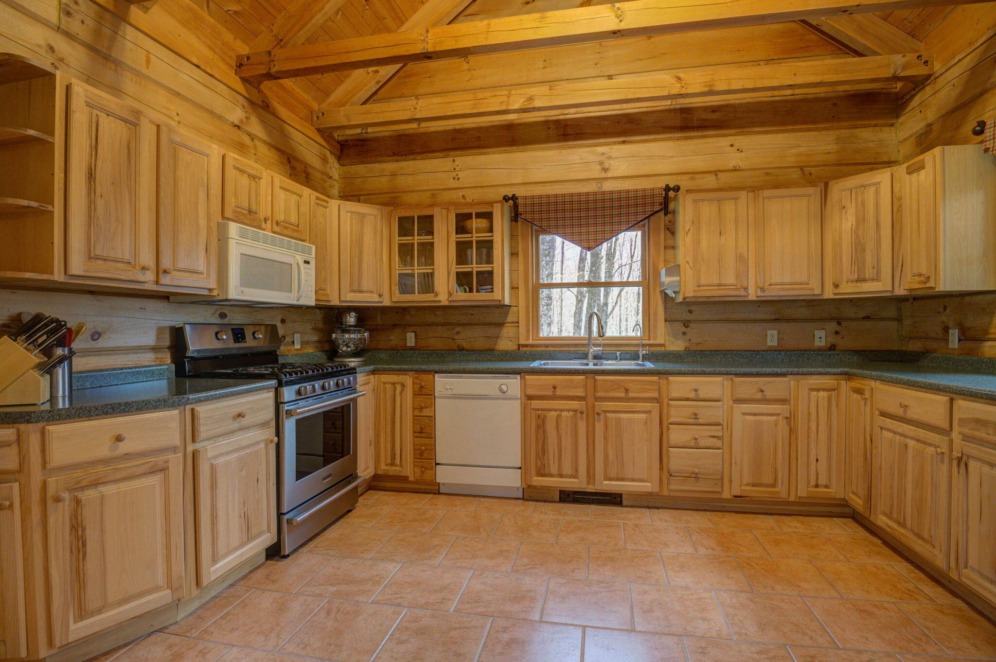 111 Mountain Road Raymond, ME 04071 - Photo 14 of 50 14-web-or-mls-pic-14