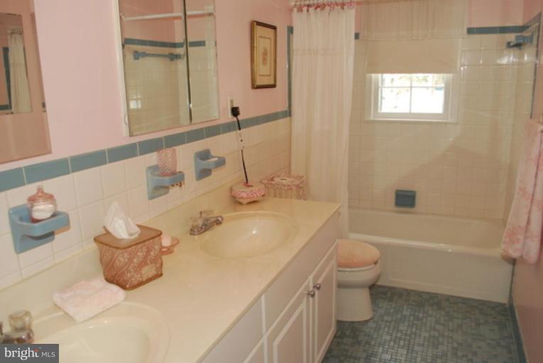 7822 Elba Road Alexandria, VA 22306 - Photo 14 of 23 Bath #1