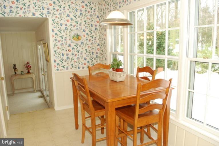7822 Elba Road Alexandria, VA 22306 - Photo 3 of 23 Breakfast Area