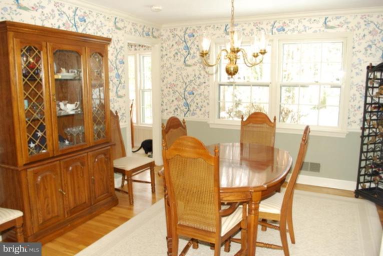 7822 Elba Road Alexandria, VA 22306 - Photo 4 of 23 Dining Room