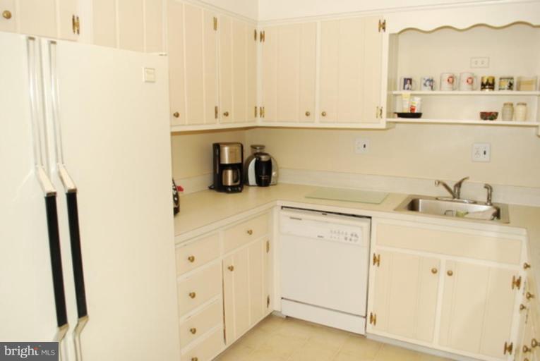 7822 Elba Road Alexandria, VA 22306 - Photo 5 of 23 Kitchen