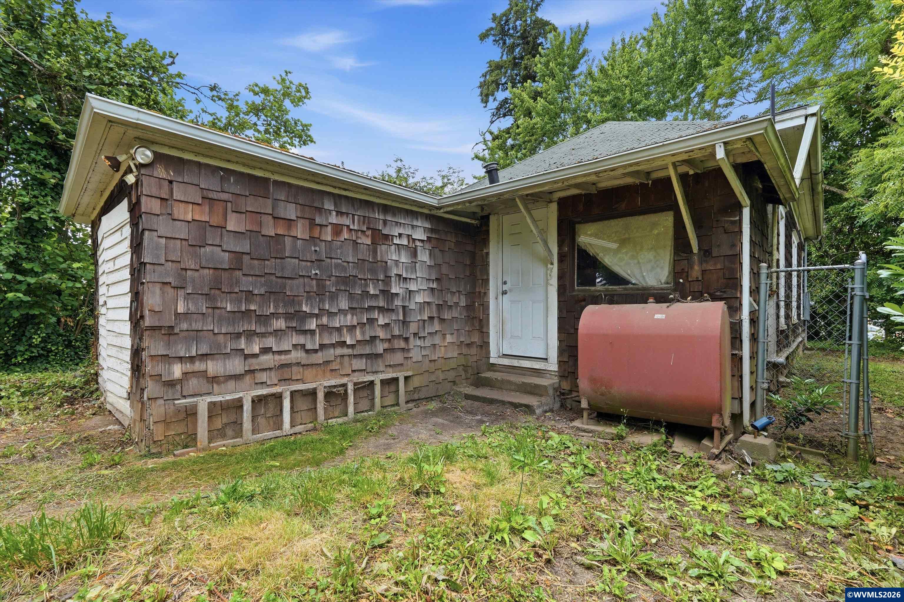 796 25th Street Southeast Salem, OR 97301 - Photo 5 of 18