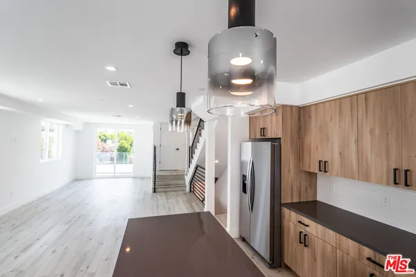 $6,000 | 4295 1/2 Tujunga Avenue, Studio City, CA 91604