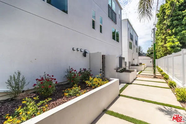 $6,000 | 4295 1/2 Tujunga Avenue, Studio City, CA 91604