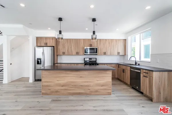 $6,000 | 4295 1/2 Tujunga Avenue, Studio City, CA 91604