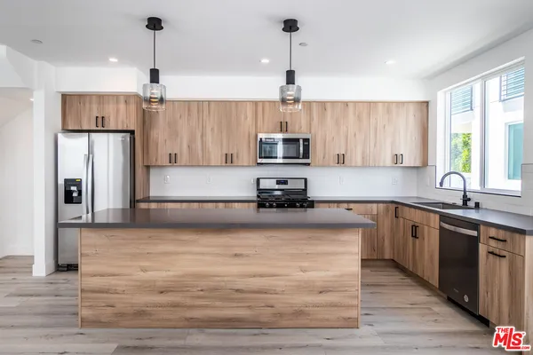 $6,000 | 4295 1/2 Tujunga Avenue, Studio City, CA 91604