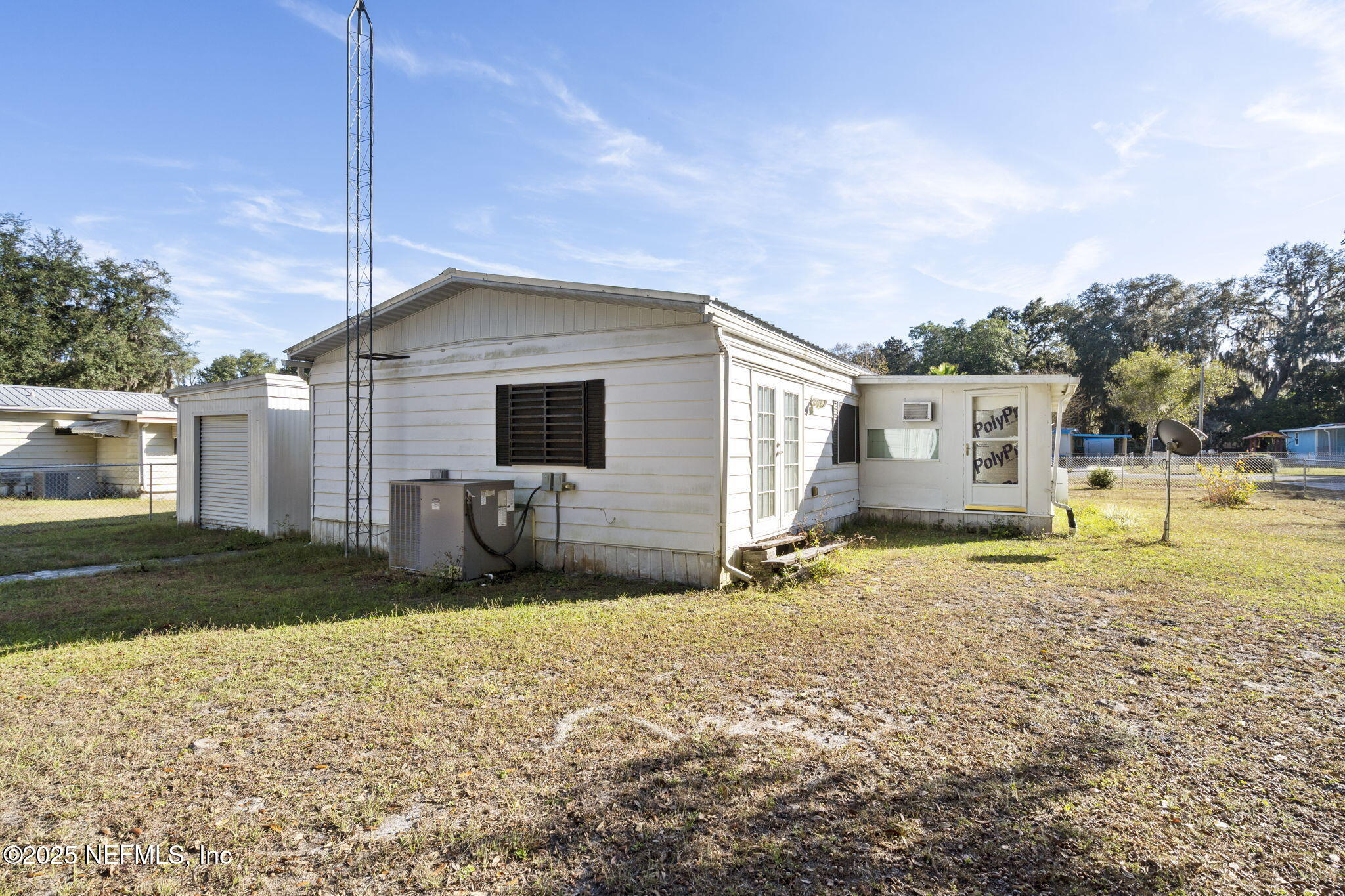 114 Sawyer Street Interlachen, FL 32148 - Photo 26 of 28 a backyard of a house