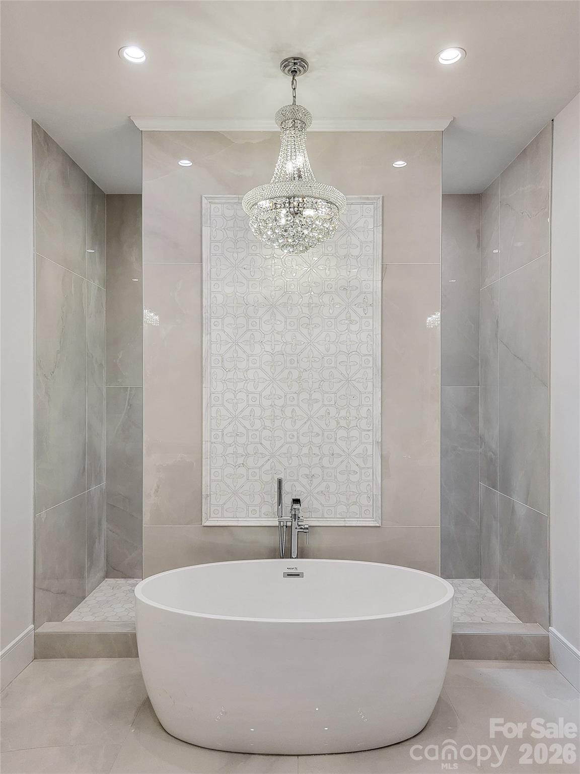 668 Players Ridge Road Hickory, NC 28601 - Photo 18 of 48 a view of a bathtub in a bathroom