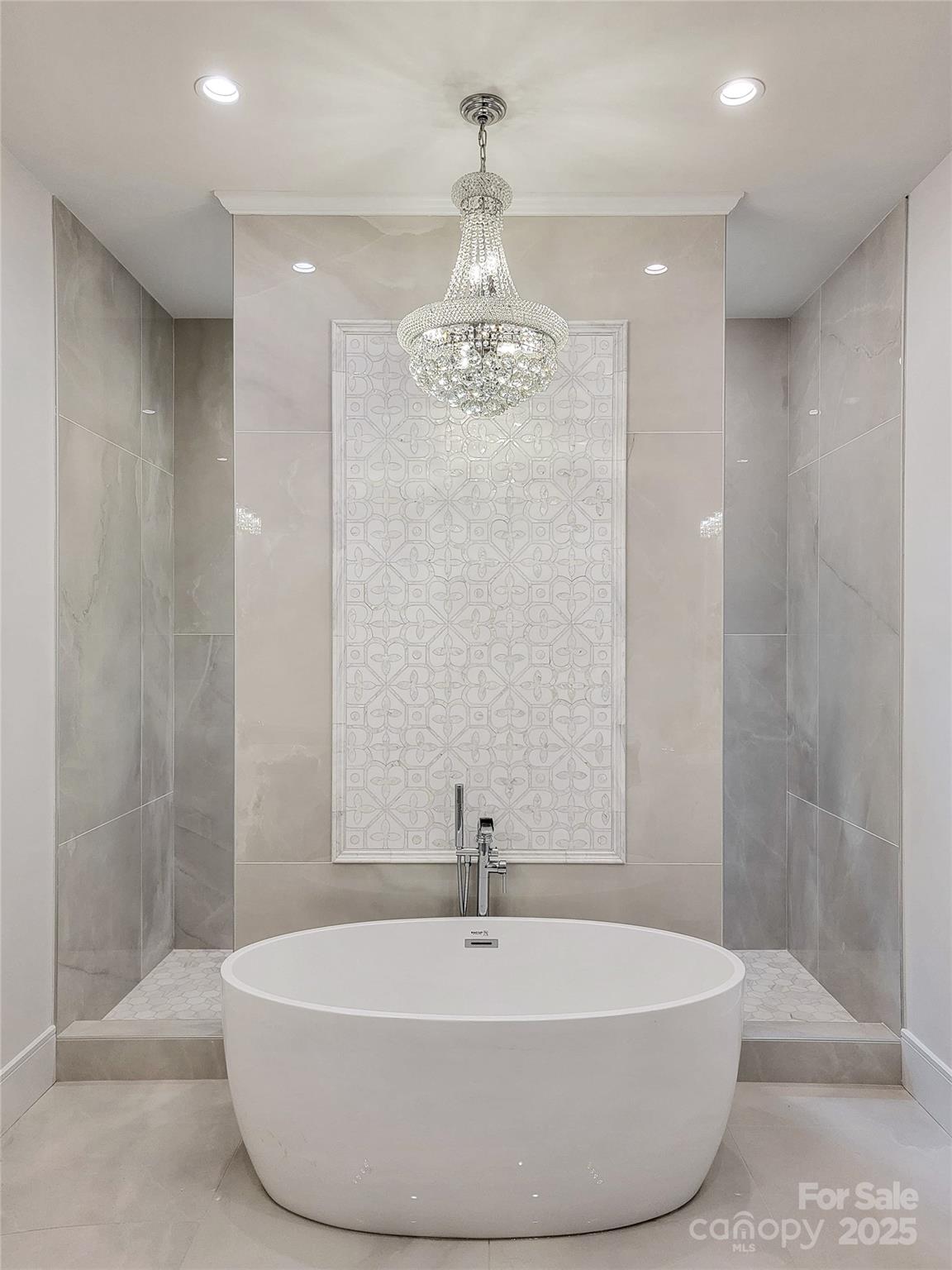 668 Players Ridge Road Hickory, NC 28601 - Photo 18 of 48 a view of a bathtub in a bathroom