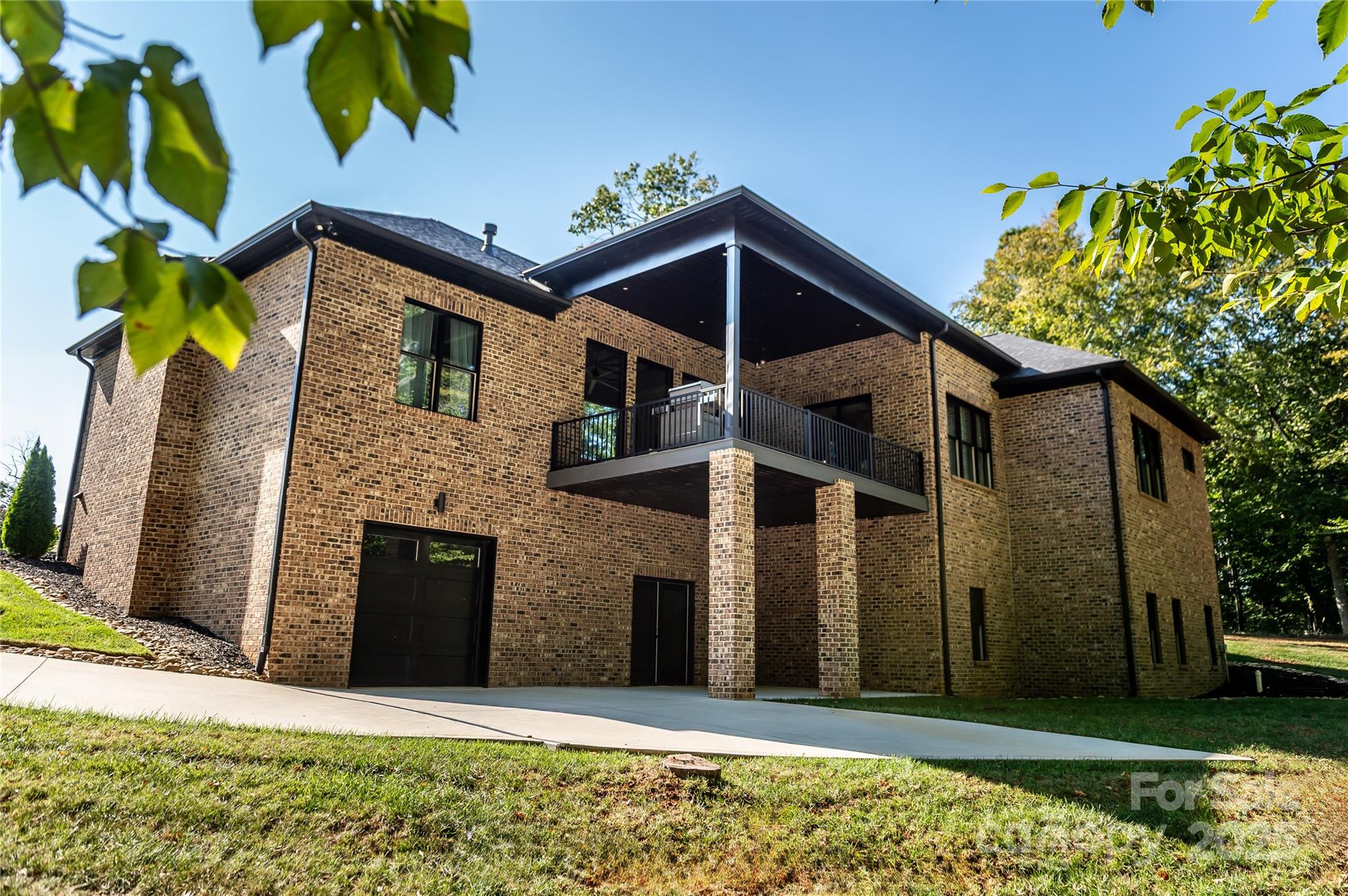 668 Players Ridge Road Hickory, NC 28601 - Photo 45 of 48 a front view of a house with a garden