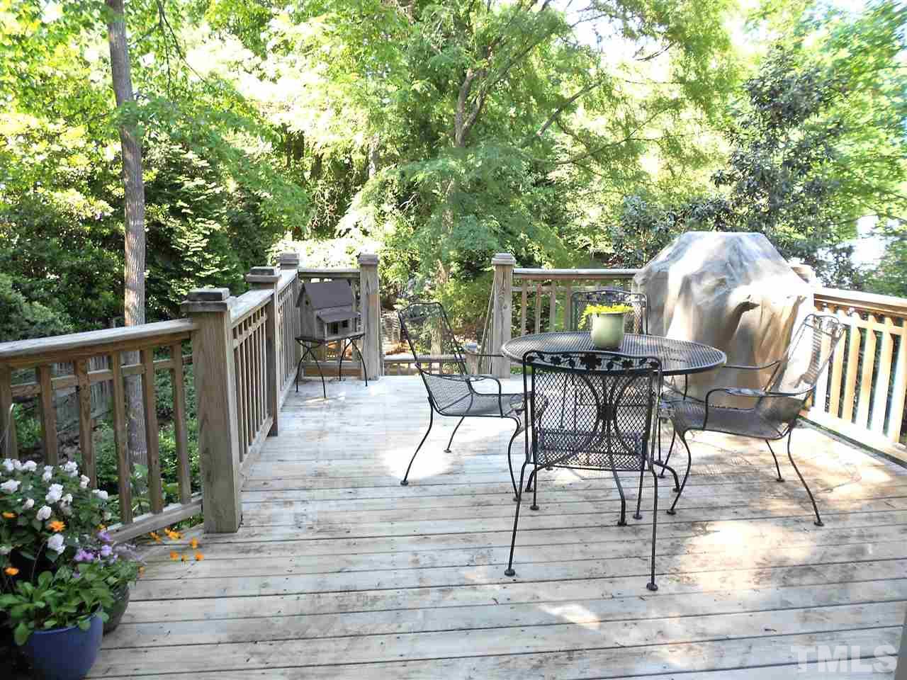309 Forsyth Street Raleigh, NC 27609 - Photo 4 of 25 a view of a chairs and tables in the patio