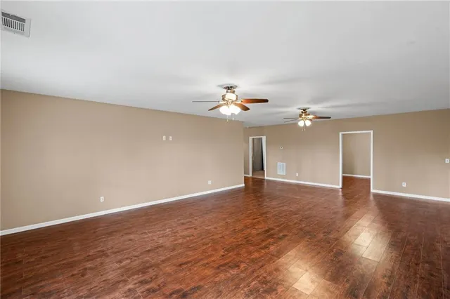 a view of a big room with closet