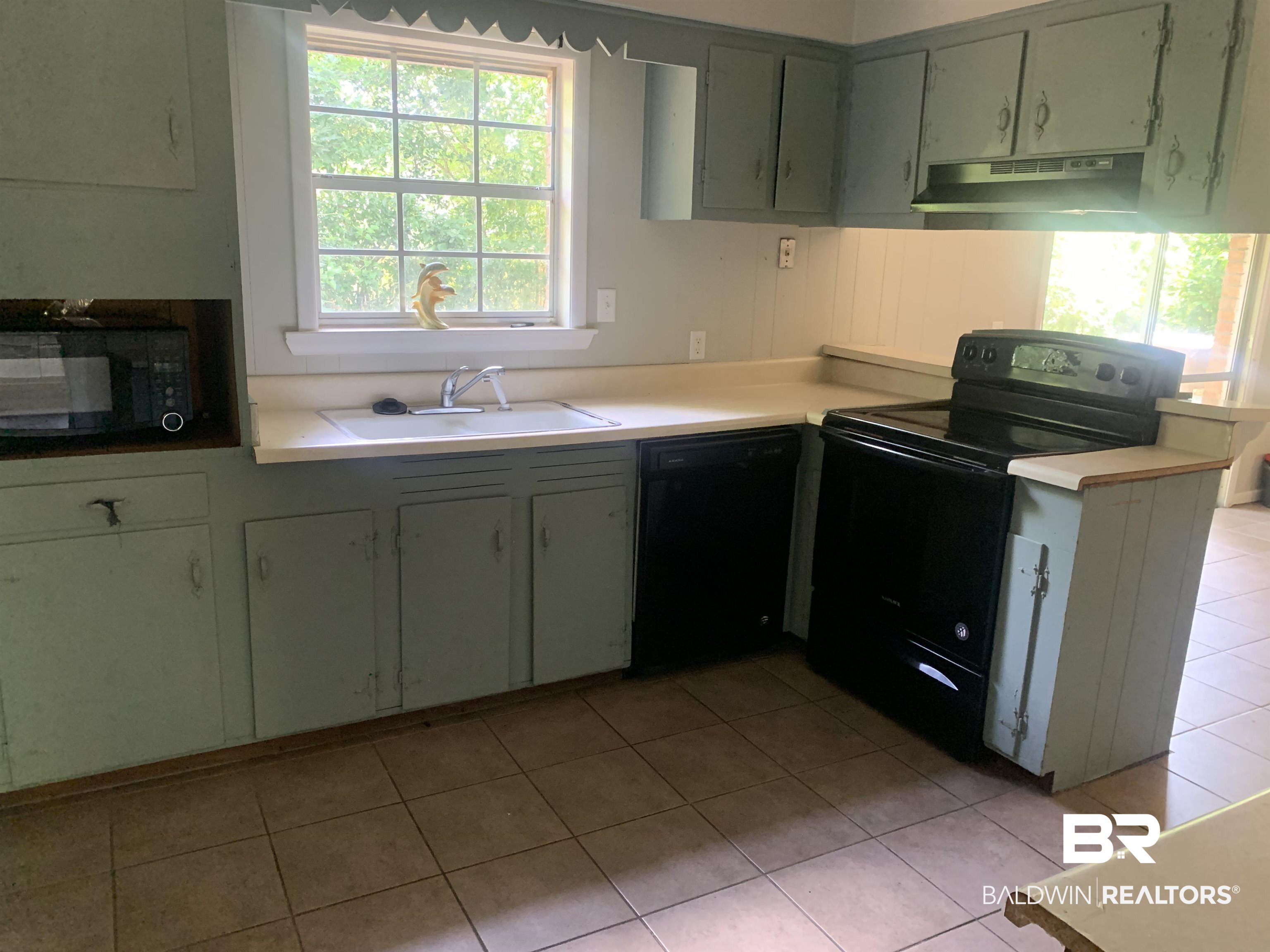 5500 Vanderbilt Court Mobile, AL 36608 - Photo 2 of 12