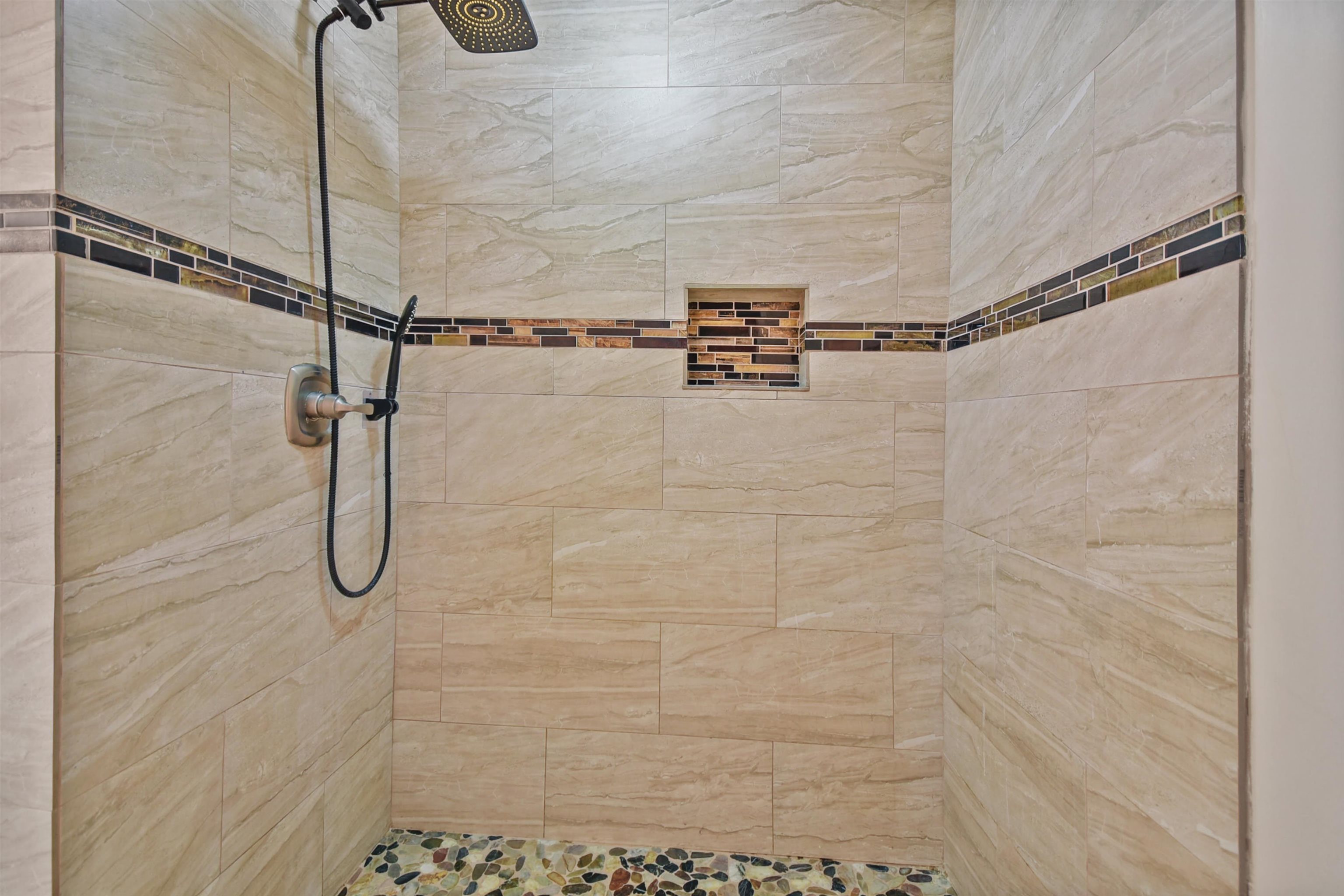 200 Theodore Street St. Augustine, FL 32084 - Photo 10 of 22 a bathroom with a shower