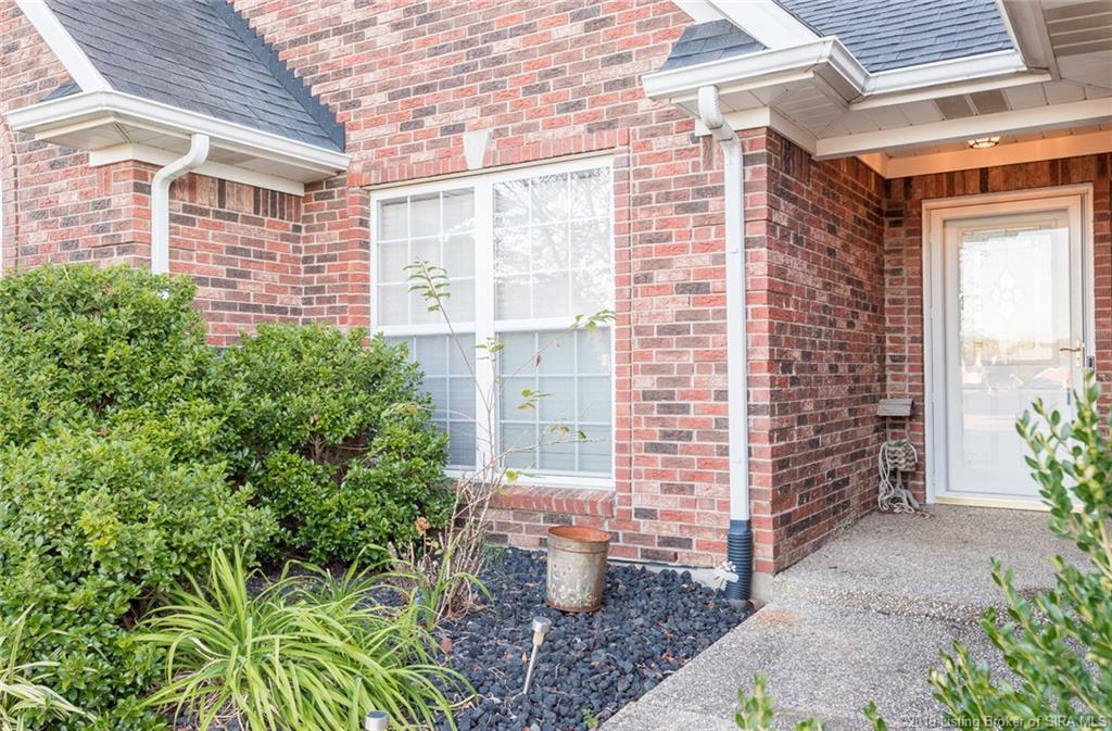 5525 Raintree Ridge Jeffersonville, IN 47130 - Photo 3 of 36 Gallery Image 3