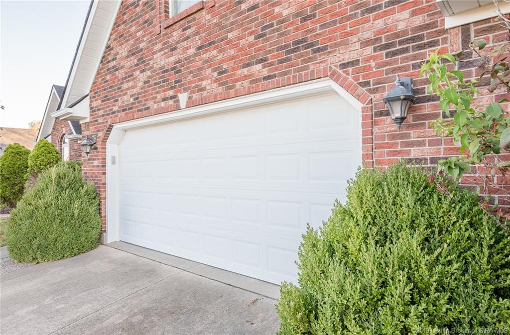 5525 Raintree Ridge Jeffersonville, IN 47130 - Photo 5 of 36 Gallery Image 5