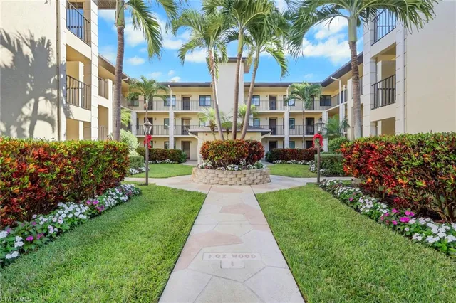 $299,900 | 219 Fox Glen Drive, Unit 1208, Naples, FL 34104