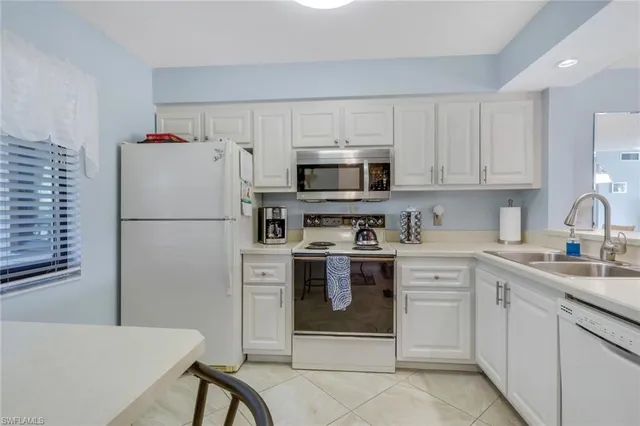 $299,900 | 219 Fox Glen Drive, Unit 1208, Naples, FL 34104