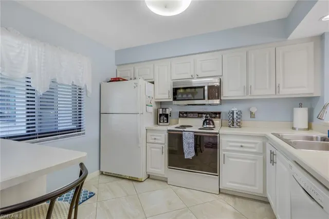 $299,900 | 219 Fox Glen Drive, Unit 1208, Naples, FL 34104