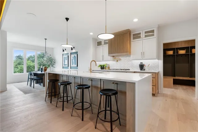 $1,264,000 | 10675 West 142nd Terrace, Overland Park, KS 66221