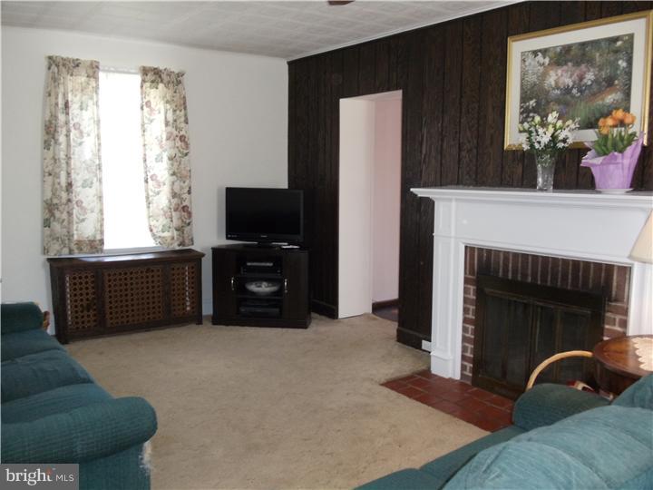 8316 Rising Sun Avenue Philadelphia, PA 19111 - Photo 4 of 22 Gallery Image 4