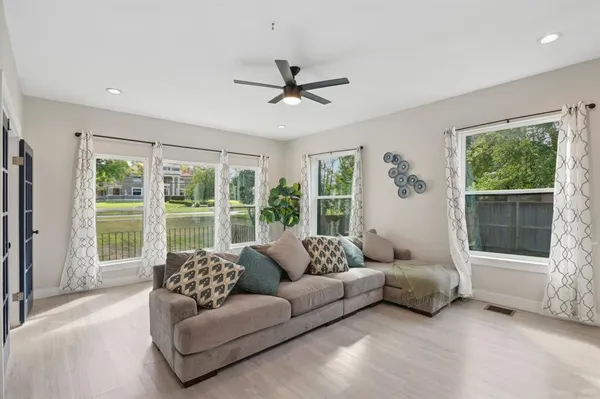 $599,999 | 702 Griffith Avenue, Terrell, TX 75160