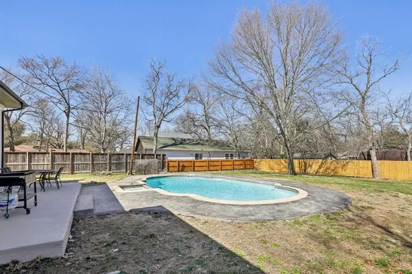 $599,999 | 702 Griffith Avenue, Terrell, TX 75160