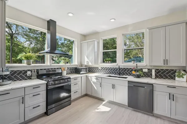 $599,999 | 702 Griffith Avenue, Terrell, TX 75160
