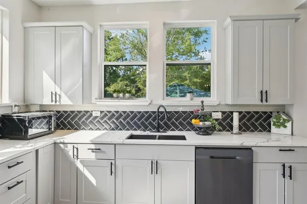 $599,999 | 702 Griffith Avenue, Terrell, TX 75160