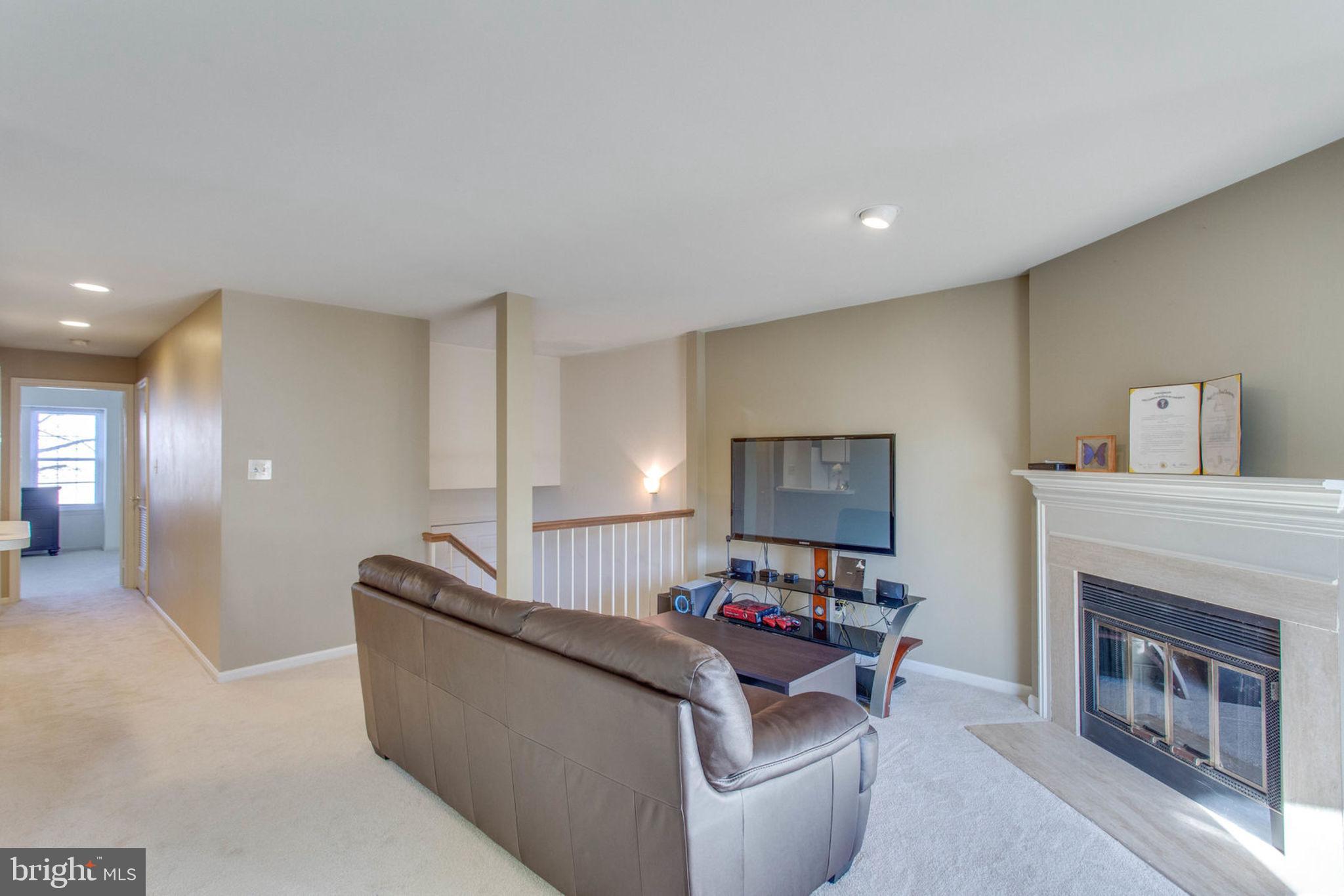 12912 Grays Pointe Road, Unit B Fairfax, VA 22033 - Photo 8 of 30 Gallery Image 8