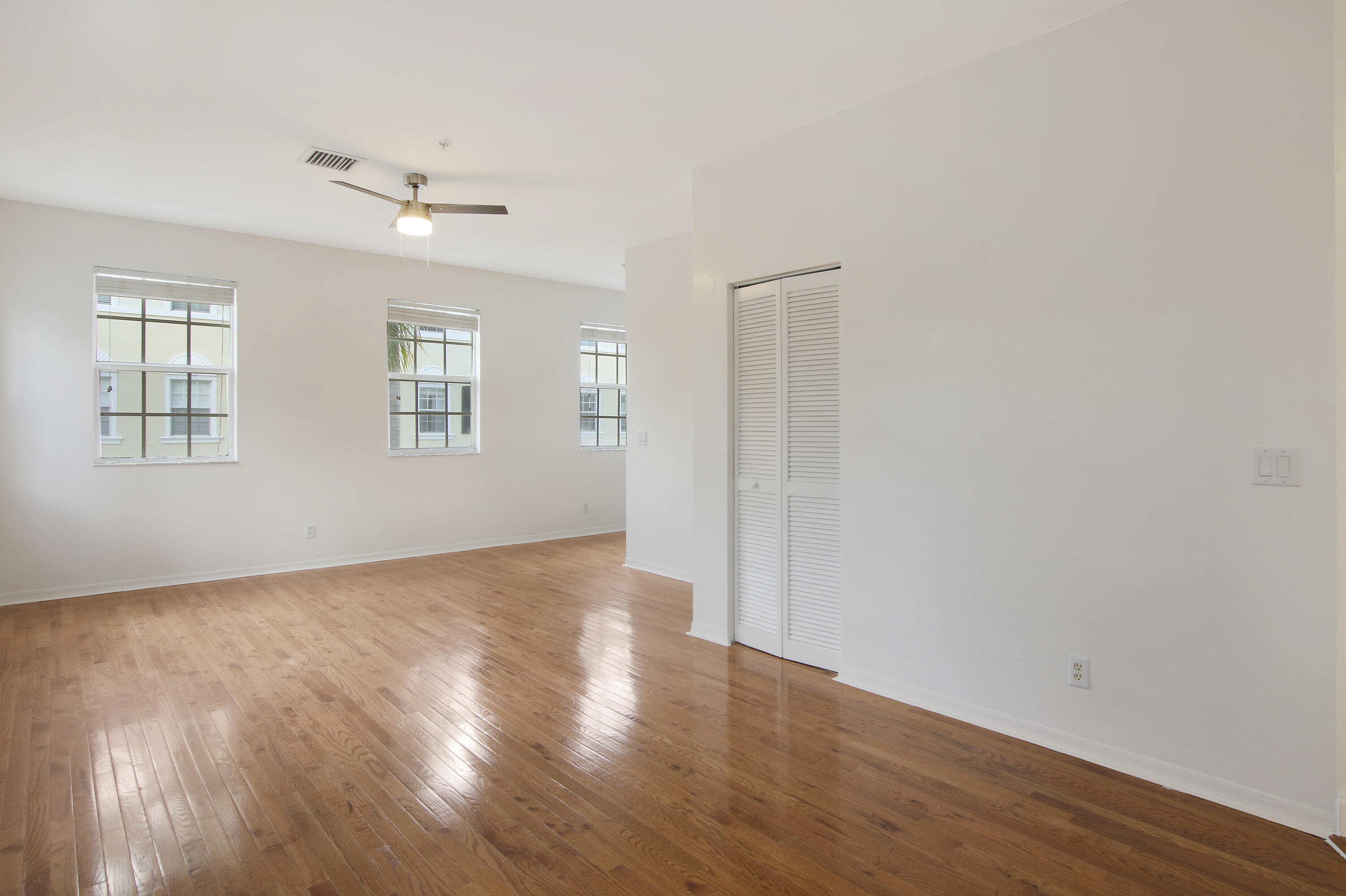 108 Locustberry Lane, Unit 105 Jupiter, FL 33458 - Photo 20 of 36 Living Room